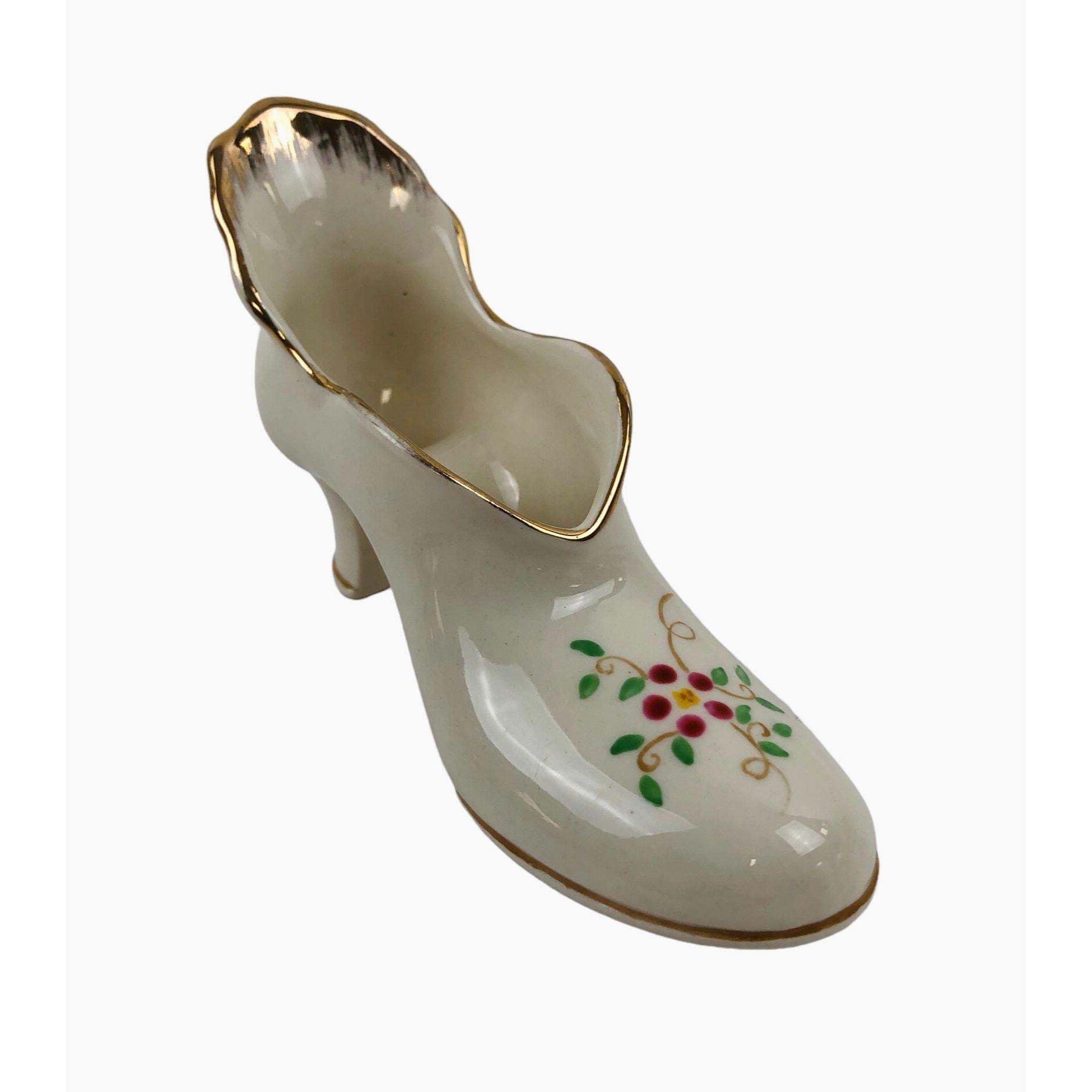 Paire De Souliers Décoratifs En Porcelaine De Paris - Style Napoléon III Blanc Et Or
