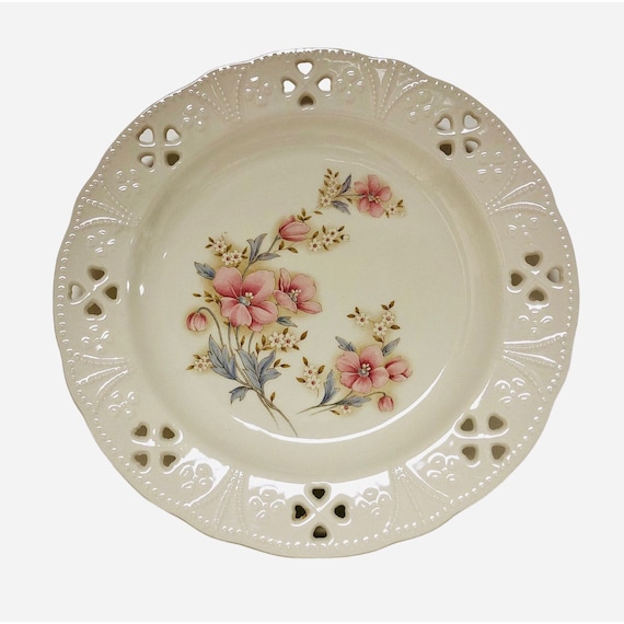 【mkuさま】vintage plate ❀ ステンシルフラワー 深皿 snowmkuさま】vintage plate ❀ ステンシルフラワー 深皿 【公式通販】