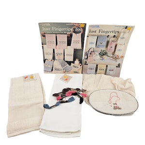 Lot de serviettes pour le bout des doigts au point de croix compté 2 brochures Leisure Arts 2 cerceau de serviettes