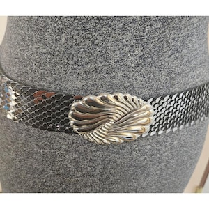Stretch Belt Womens Silver Tone Metallic Fish Scale Ornate Shell Shaped Buckle