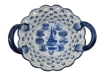 Piattino souvenir a forma di Torre Eiffel in porcellana blu e bianca con motivo a traforo, Parigi