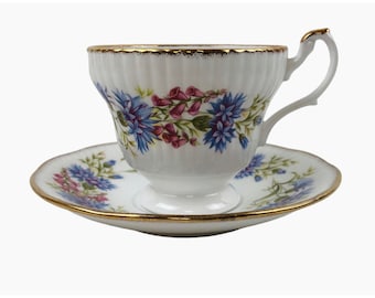 Zestaw filiżanek i spodków z porcelany kostnej Royal Heritage: kwiatowe złote wykończenia, wyprodukowano w Anglii