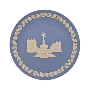 Wedgwood 1971 Christmas Collector Plate Blue White Jasperware Piccadilly Circus