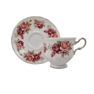 Queen Anne Tea Cup Saucer Set Bone China Floral England G577 Roses Vintage 6 oz