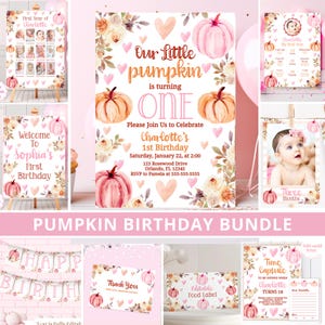Pode incluir: Um conjunto de aniversário com tema de abóbora em rosa e laranja. Inclui convites, cartazes de boas-vindas e uma faixa. O convite diz "Our Little Pumpkin is turning ONE". O conjunto apresenta detalhes florais e de coração.
