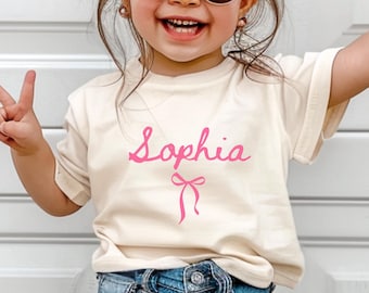Camiseta con nombre personalizado para niña, camiseta con nombre para niña pequeña, camiseta con lazo coqueto, camiseta con nombre personalizado, regalo de cumpleaños para niña pequeña, camiseta con lazo preppy para niños