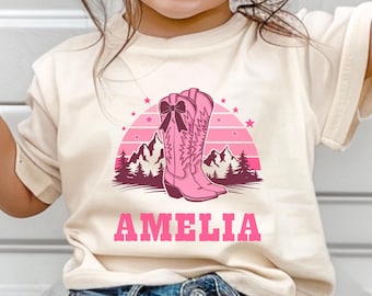 Camiseta personalizada de vaquera rosa para niña pequeña, camiseta con nombre, camiseta para niña pequeña, camiseta vaquera para niña pequeña, camiseta con botas de vaquero, camiseta personalizada para niña pequeña, camiseta de rodeo