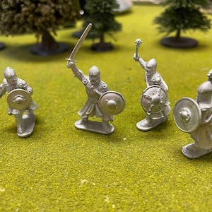 Chevaliers en étain du 14e siècle : miniatures médiévales de 28 mm (Design Medbury)