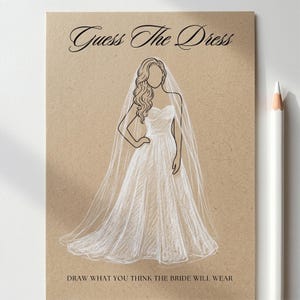 Może przedstawiać: Prostokątna karta na brązowym papierze z czarnym napisem Guess The Dress u góry i DRAW WHAT YOU THINK THE BRIDE WILL WEAR u dołu. Biały rysunek liniowy przedstawiający osobę w sukni bez ramiączek i welonie znajduje się na środku karty.