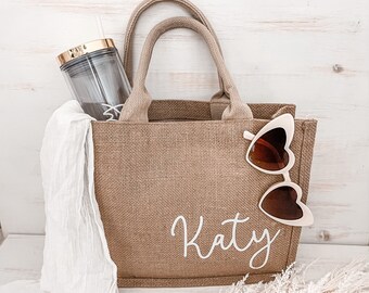 Personalized Bridesmaid Beach Jute Bag, Bachelorette Gift Bag, Custom Burlap Tote Bag, Bridal Party Gifts, Bride to Be Bag, Bridesmaid gifts