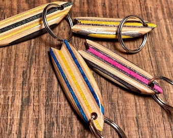Surfboard Keychain made of recycled skateboard