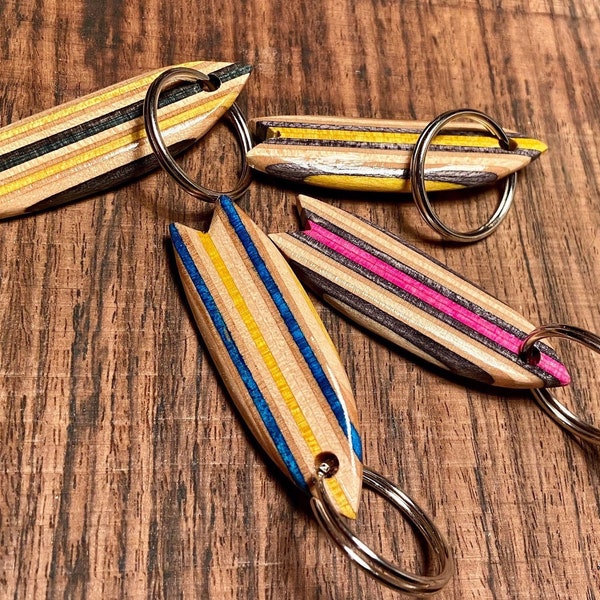 Surfboard Keychain made of recycled skateboard