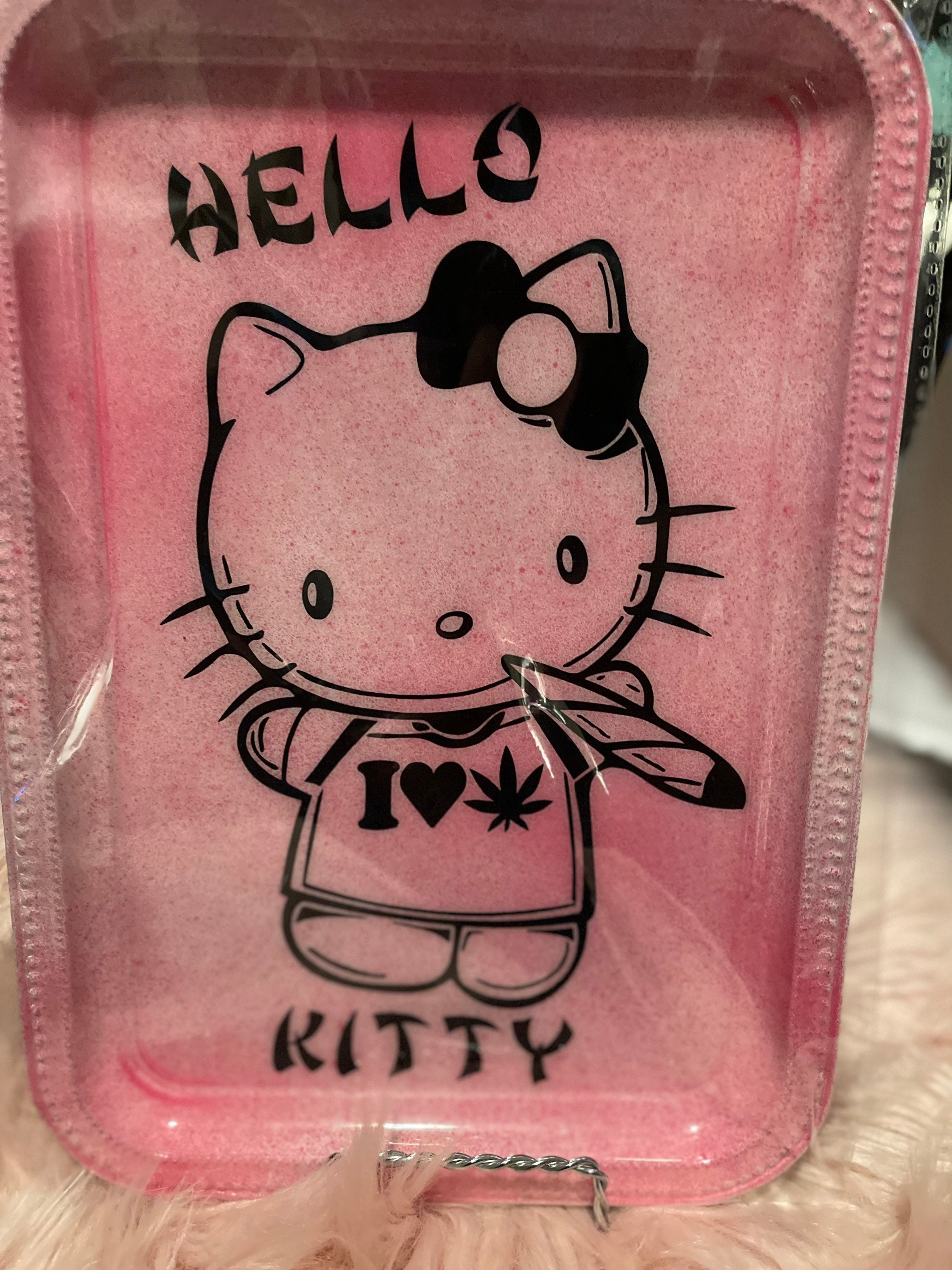X 上的Simone：「Hello Kitty rolling tray set 🥰❤️ #StylezByKaySimone  #HelloKitty #RollingTray #420  / X