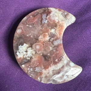 Red flower agate moon carving