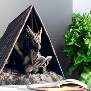 3D Printed Dragon Book Display: Fourth Wing Inspired Bookshelf Decor zdjęcie 2