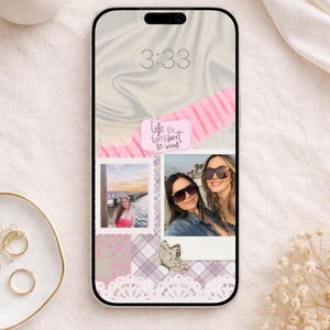 Puede incluir: Una pantalla de teléfono inteligente muestra un collage con dos fotos, una mariposa y el texto "Life is too short to wait". El fondo presenta una textura sedosa y una cinta rosa. La hora 3:33 se muestra en la parte superior.