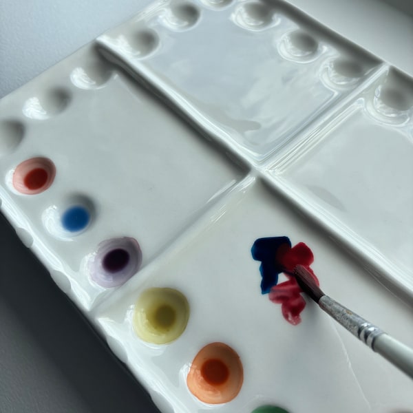 Premium-Keramik-Künstlerpalette mit 24 Vertiefungen, 6 Pinselhaltern und 4 Mischbereichen für Öl-, Acryl- und Aquarellmalerei, leicht zu reinigen
