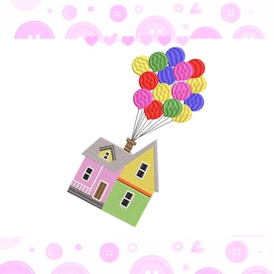 Może przedstawiać: Haftowany wzór domu podnoszonego przez kolorowe balony. Dom jest różowy, żółty i zielony z szarym dachem. Balony są czerwone, różowe, żółte, zielone, niebieskie i fioletowe, na białym tle.