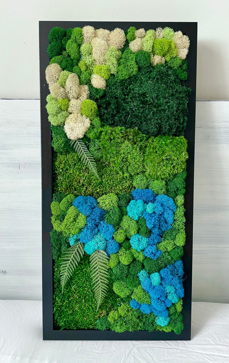 Preserved moss art frame in white and blue. No maintenance required. Size 20x10 in.