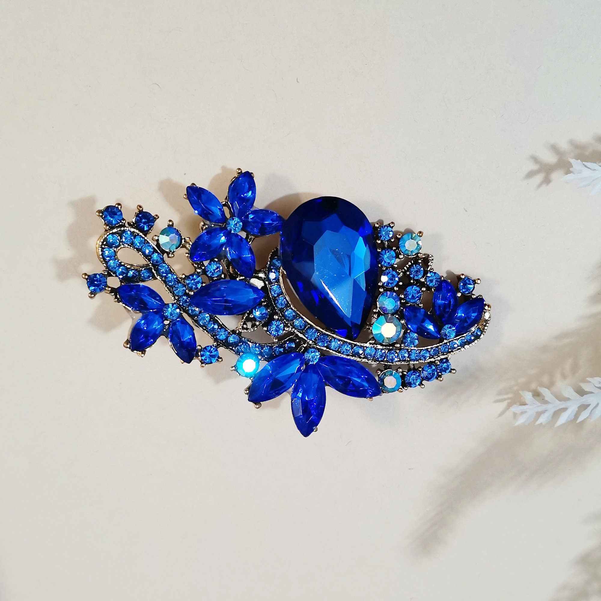 Small Navy Blue Rhinestone Embellishment or Pin Silver Tone Rhinestone Wreath Sash Decoration Brooch SBL49