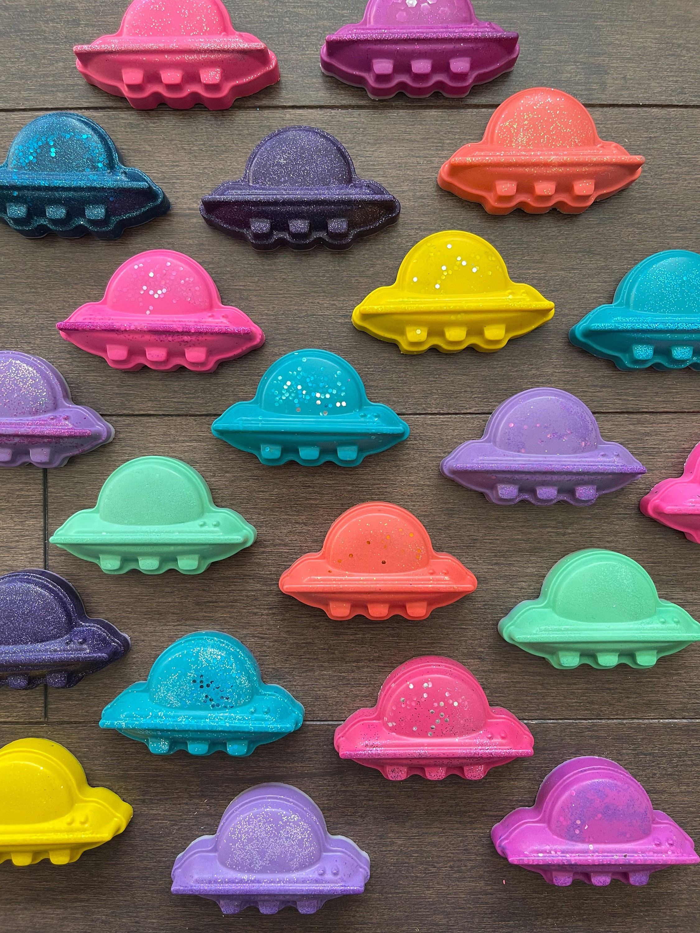 Alien Crayons, Spaceship Crayons, Kids Birthday Gifts, Space Party Favors, Party Favours