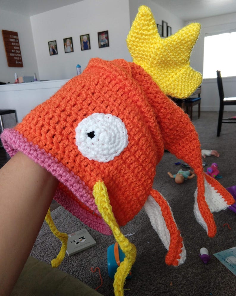 WZÓR NA SZYDEŁKO - Czapka z bezużyteczną rybką - Czapka Magikarp - Czapka Pokemon - Czapka szydełkowa - Rozmiary od dziecięcego do dużego dorosłego zdjęcie 2