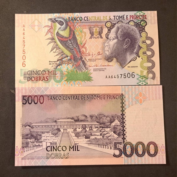 Saint Thomas & Prince 5000 Dobras Banknote; P-65d; Prefix AA; Uncirculated from 2013; Stunning banknote; Papa Figo Bird