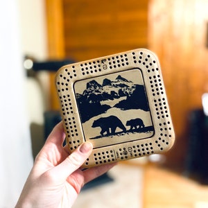 Mini wiegplankje met opbergvak voor knijpers - Bears in the Mountains - Baltic Birch