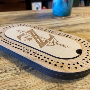 Mini tablero para cuna con espacio para guardar las clavijas - Sword