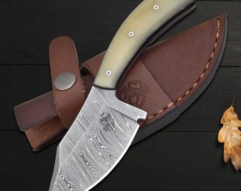 Handmade Damascus Steel Skinner Knife: Cattle Bone Handle, Heavy Duty Sheath