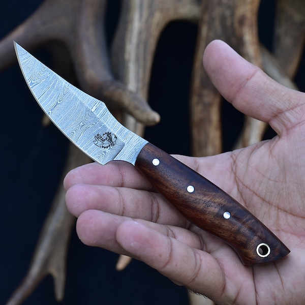Knives Ranch handgemaakt damascusstaal speermes met volledige tang met gestabiliseerd palissander handvat en hoogwaardige dubbele draagschede (3180-IRW)