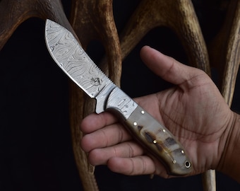 Damascus Steel Hunting Knife: Ram's Horn Handle, Leather Dual Sheath