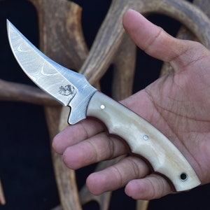 Handmade Damascus Steel Hunting Knife: Cattle Bone Handle, Upsweep Point