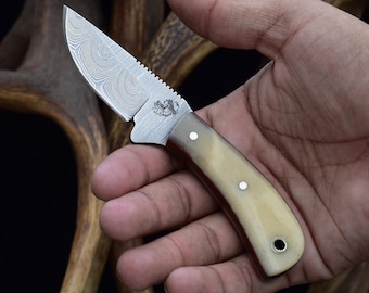 Knives Ranch DANDY-mes - Handgemaakt jacht- / villen / EDC-mes - handvat van been en horizontale draagtas - cadeauverpakking optioneel - (2006-B)