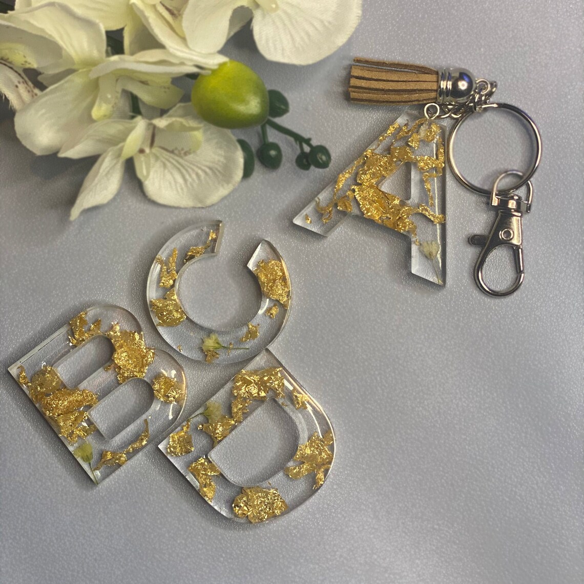 Custom letter keychain /Gold Flakes / Resin Letter / Custom Etsy