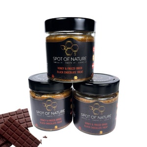 Spot Of Nature rauwe honing met gevriesdroogde zwarte chocolade traktatie natuurlijke wilde bloemen Bijenhoning uit de natuur Potpot honingpot cadeau