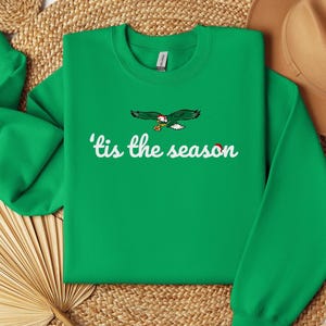 Philadelphia Christmas Shirt or Sweatshirt, ‘Tis The Season Football Tee, Santa Bird Gang Holiday Sweatshirt, Philly Game Day Festive Top afbeelding 2