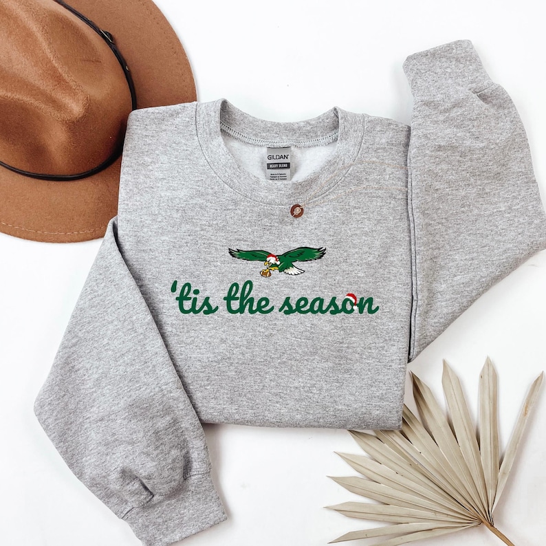 Philadelphia Christmas Shirt or Sweatshirt, ‘Tis The Season Football Tee, Santa Bird Gang Holiday Sweatshirt, Philly Game Day Festive Top afbeelding 3