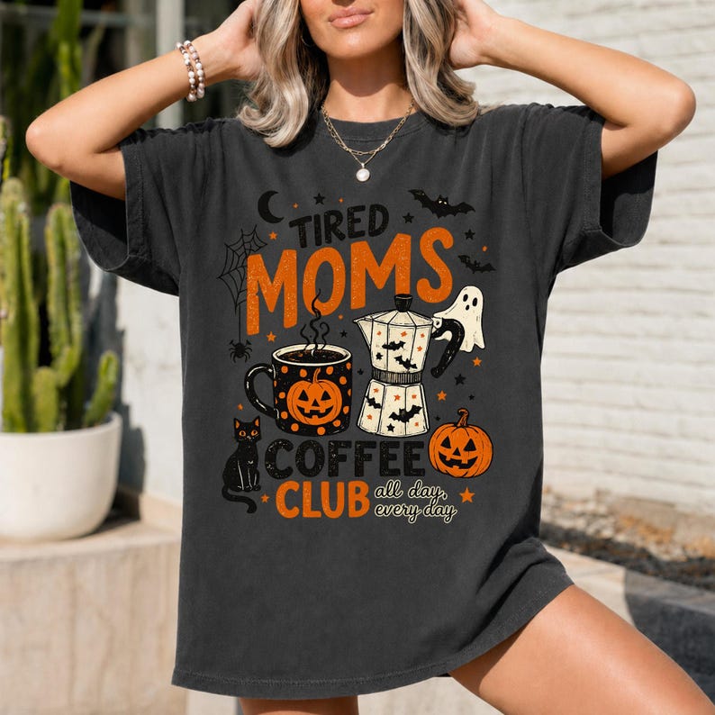 Comfort Colors® Halloween Mom Shirt, Tired Moms Coffee Club Tee, Spooky Season Shirt, Cute Ghost Pumpkin Fall Tee imagen 5