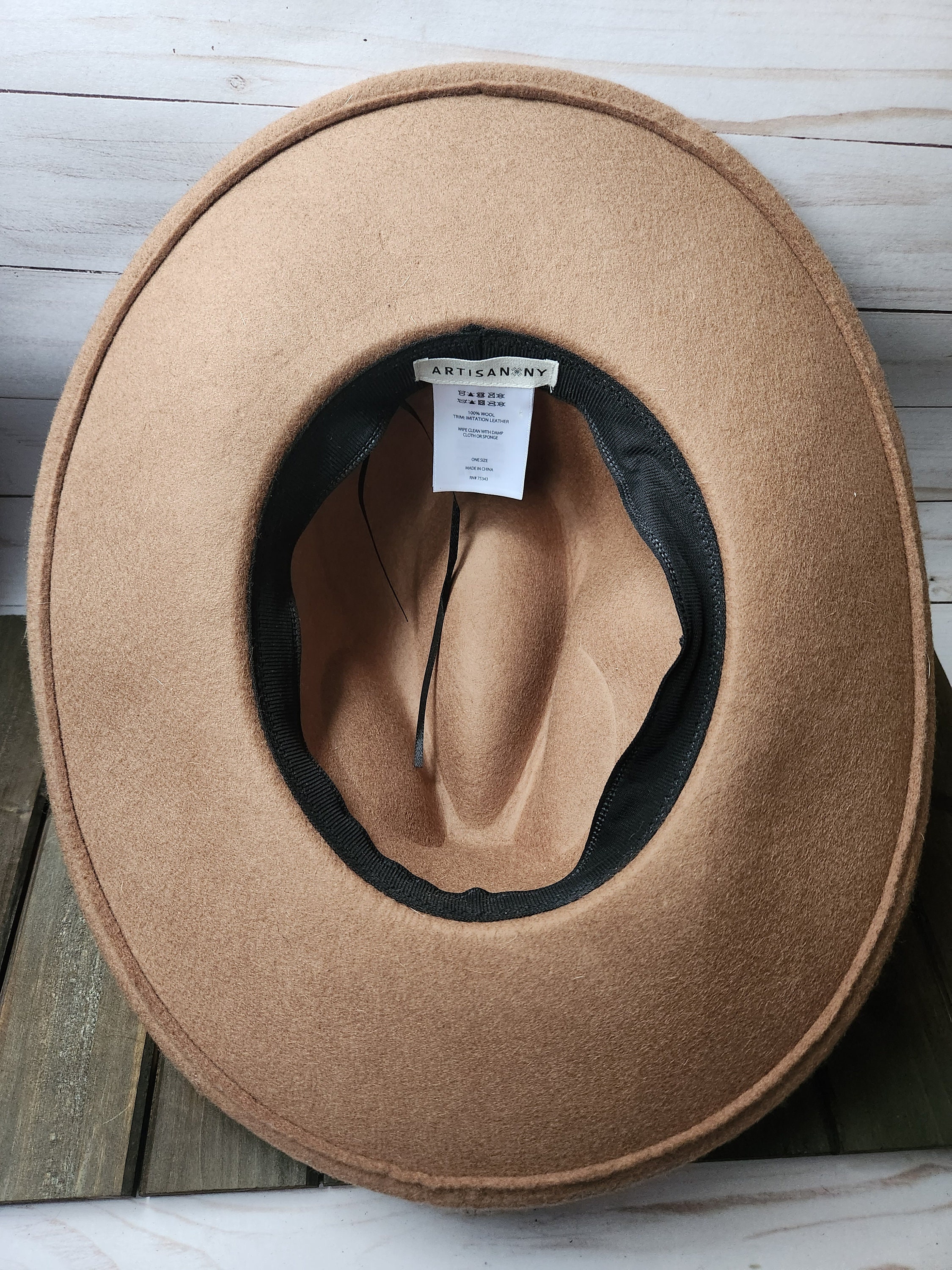 TAN FELT HAT W NUDE BAND - The Crowned Bird