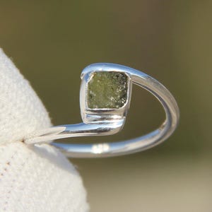 Raw Moldavite Ring in Sterling Silver , Genuine Tektite Green Crystal Statement Ring , Real Moldavite Crystal From Czech Republic