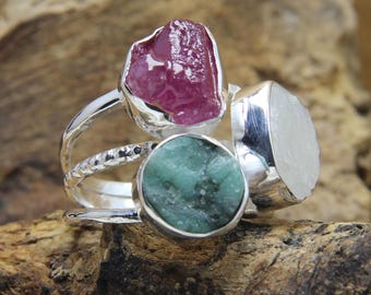Sterlingzilveren ring met meerdere edelstenen: robijn, smaragd, maansteen