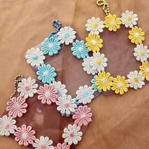 Daisy toploader voor fotokaart en mini poloroid met bolletjesketting Geel, Roze of Blauw