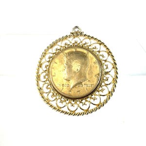 Vintage 1971 JFK Gold Plated Half dollar Coin Pendant President Kennedy USA