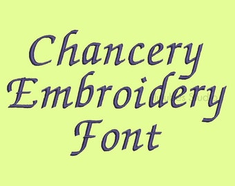 Puede incluir: Una fuente cursiva púrpura que dice "Chancery Embroidery Font" sobre un fondo verde claro.