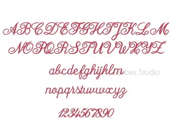 Könnte beinhalten: Ein Schriftalphabet mit Groß- und Kleinbuchstaben sowie Zahlen in einem kursiv geschriebenen Stil. Die Buchstaben sind in einer rosafarbenen Farbe.