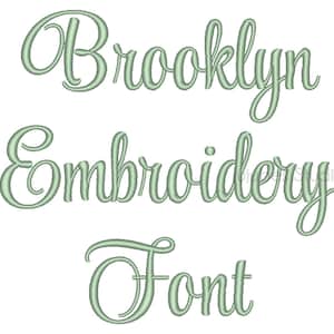 Può includere: Un carattere corsivo verde che dice "Brooklyn Embroidery Font".