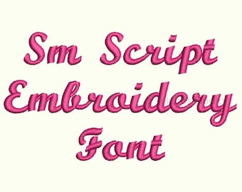 Puede incluir: Fuente de bordado Sm Script en estilo cursivo rosa.