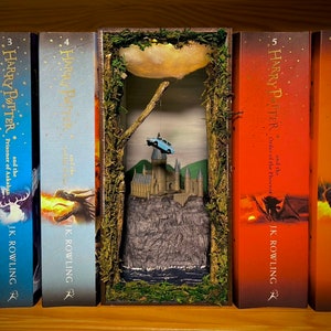Buchecke Diorama eines Zauberschlosses, Filmszene Buchecke Regaleinsatz, Bücherregaldekor, Bücherregaleinsatz