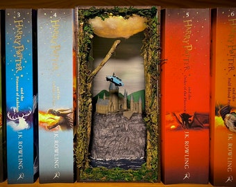 Book Nook Diorama of a Wizard School Castle, filmscène boekenhoekplank invoegen, boekenplankdecor, boekenplank invoegen